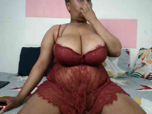 BIGTITTISXX webcam