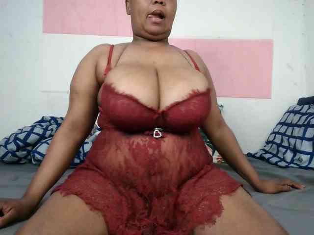 BIGTITTISXX webcam