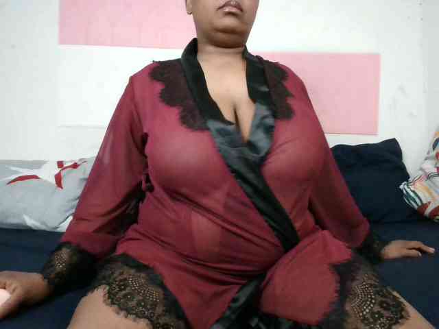 BIGTITTISXX webcam