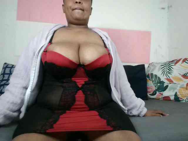 BIGTITTISXX webcam