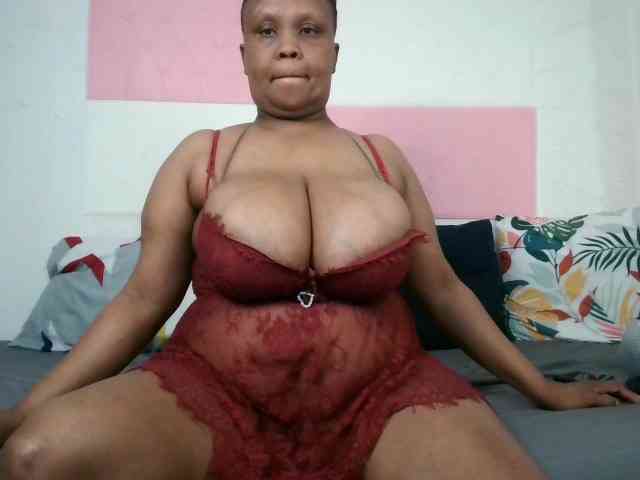 BIGTITTISXX webcam