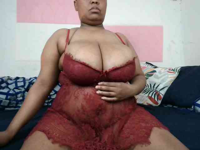 BIGTITTISXX webcam