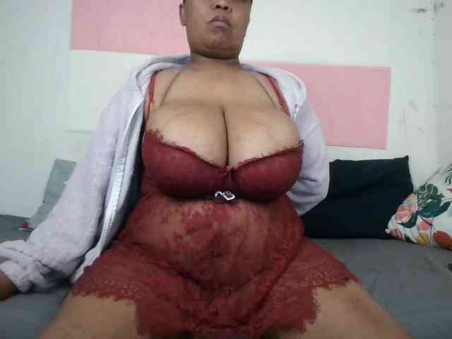 BIGTITTISXX webcam