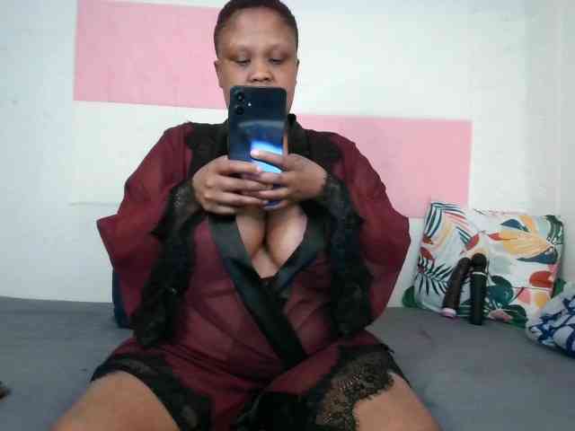 BIGTITTISXX webcam