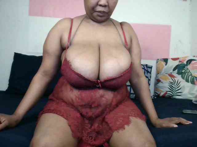 BIGTITTISXX webcam