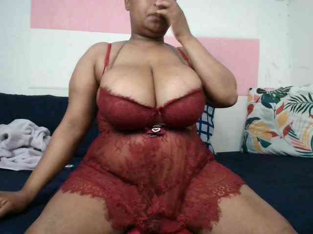 BIGTITTISXX webcam