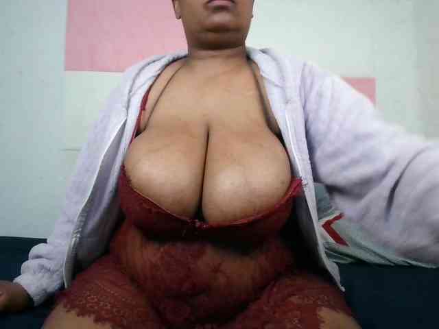 BIGTITTISXX webcam