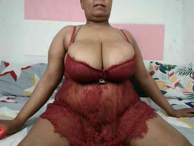 BIGTITTISXX webcam