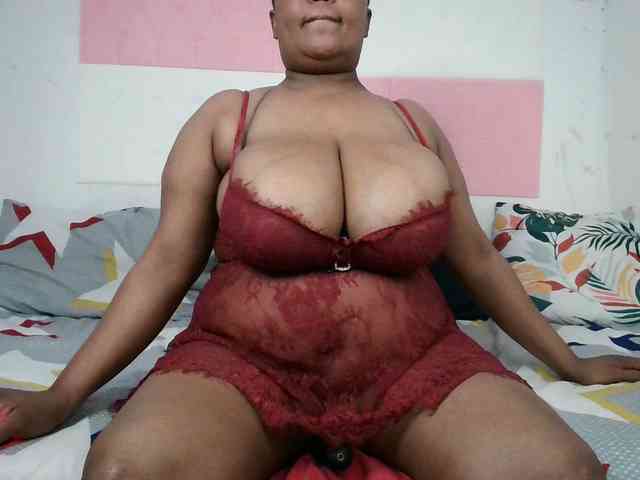 BIGTITTISXX webcam