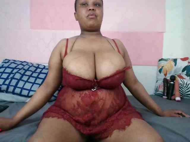 BIGTITTISXX webcam