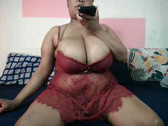 BIGTITTISXX webcam