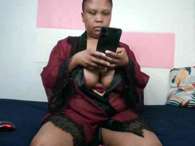 BIGTITTISXX webcam