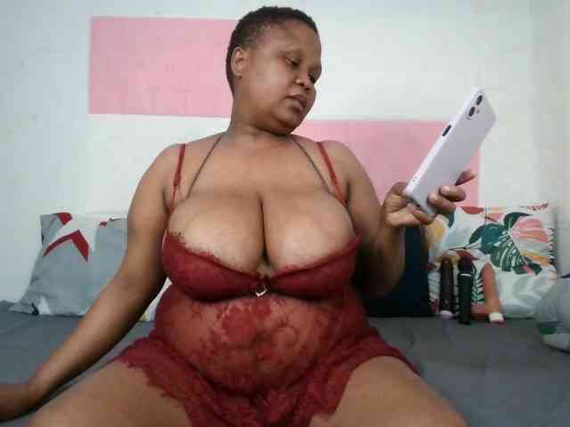 BIGTITTISXX webcam