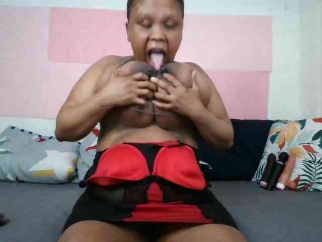 BIGTITTISXX webcam