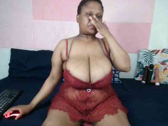 BIGTITTISXX webcam