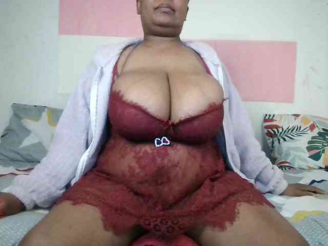 BIGTITTISXX webcam