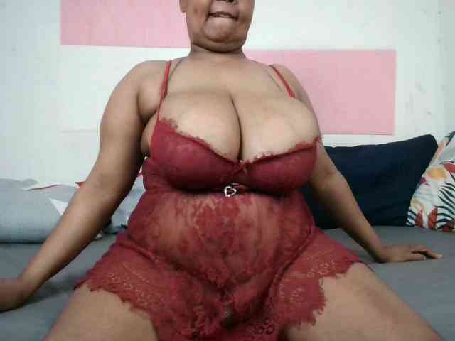 BIGTITTISXX webcam