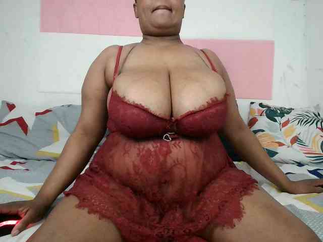BIGTITTISXX webcam