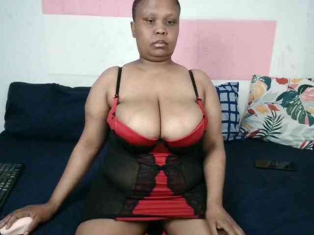 BIGTITTISXX webcam