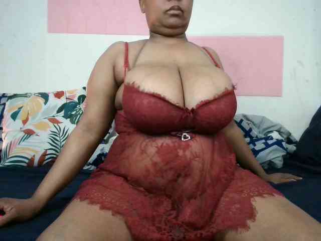 BIGTITTISXX webcam