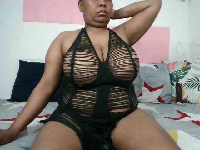BIGTITTISXX webcam