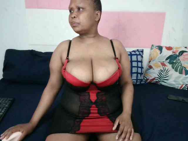 BIGTITTISXX webcam