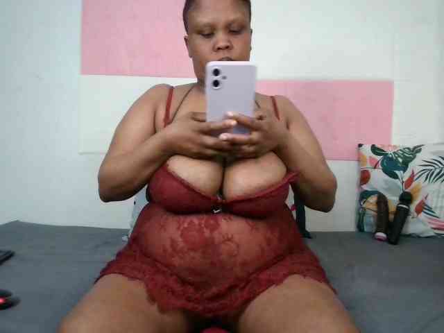 BIGTITTISXX webcam