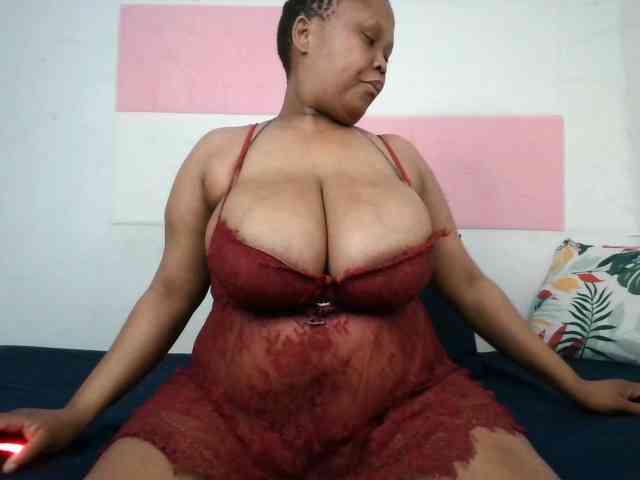 BIGTITTISXX webcam