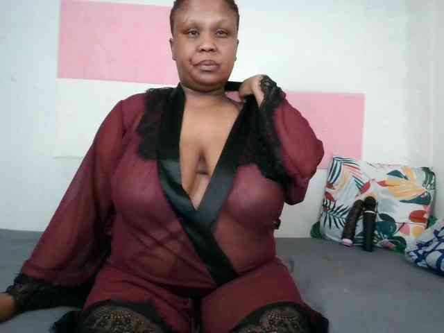 BIGTITTISXX webcam