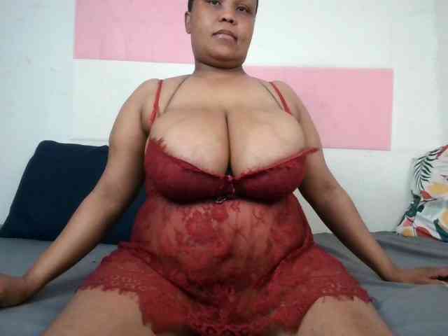 BIGTITTISXX webcam