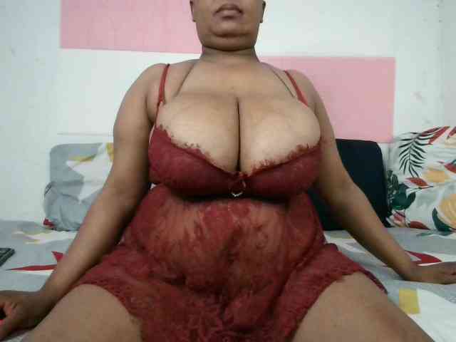 Modella: BIGTITTISXX