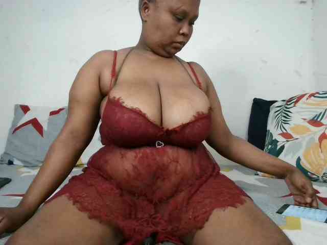 BIGTITTISXX webcam