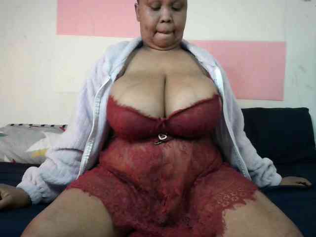 BIGTITTISXX webcam