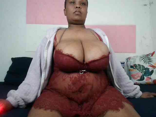BIGTITTISXX webcam