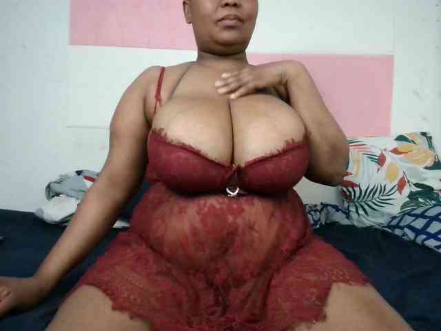 BIGTITTISXX webcam