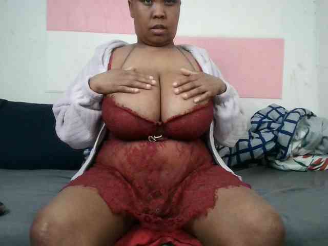 BIGTITTISXX webcam