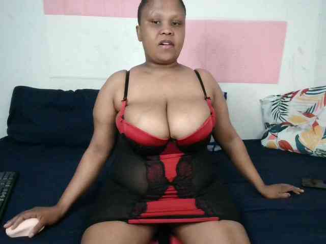 BIGTITTISXX webcam