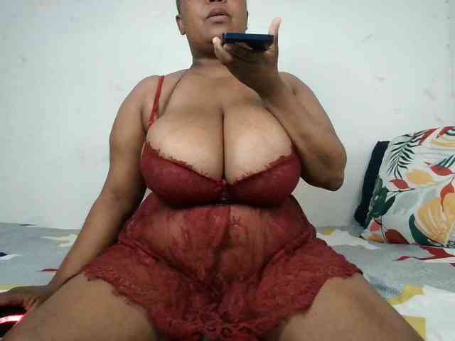 BIGTITTISXX webcam