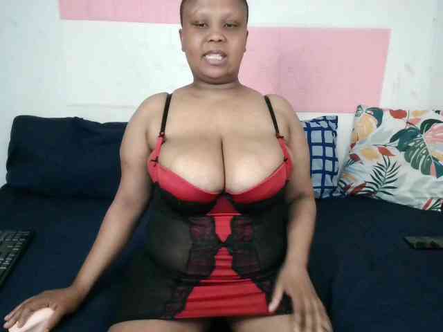 BIGTITTISXX webcam