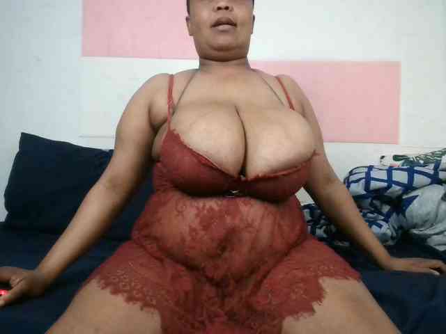 BIGTITTISXX webcam