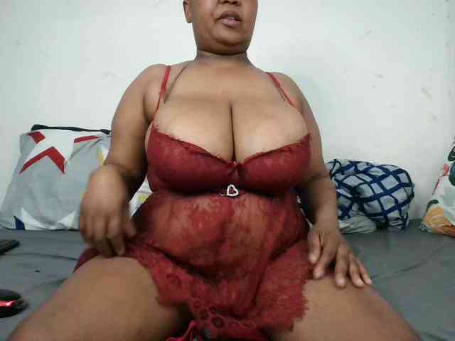 Modèle: BIGTITTISXX