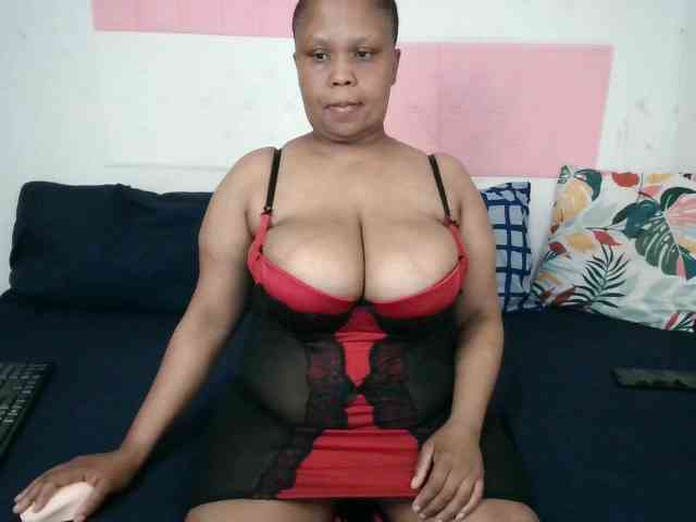 BIGTITTISXX webcam