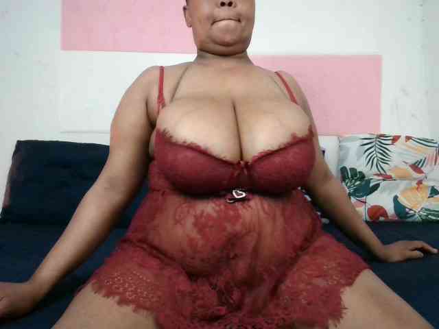 BIGTITTISXX webcam