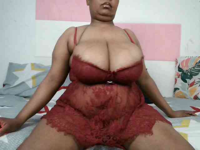 BIGTITTISXX webcam