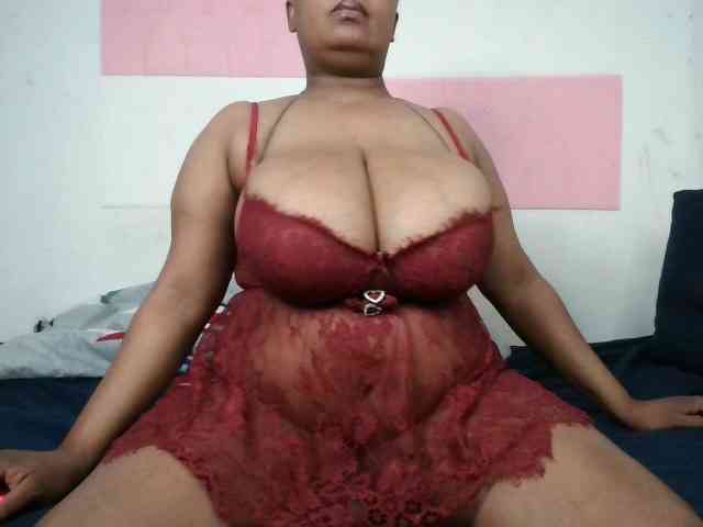 BIGTITTISXX webcam