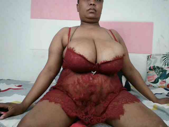 BIGTITTISXX webcam