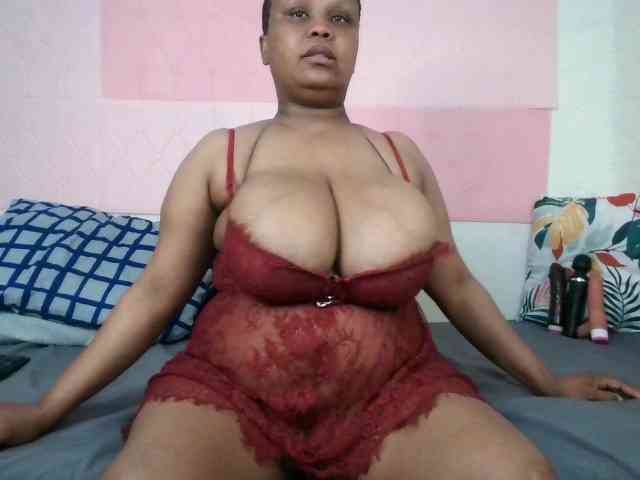 BIGTITTISXX webcam