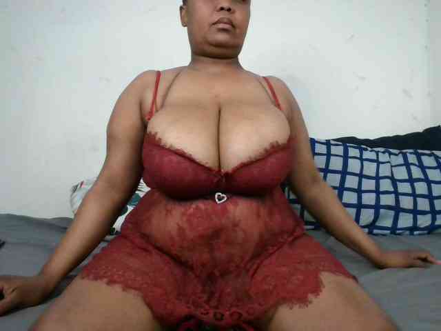 BIGTITTISXX webcam