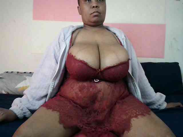 BIGTITTISXX webcam