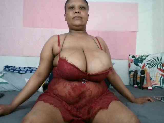 BIGTITTISXX webcam